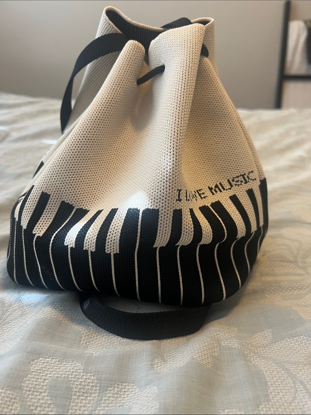 I Like Music Piano Print Knit Drawstring Bag - Black & Cream